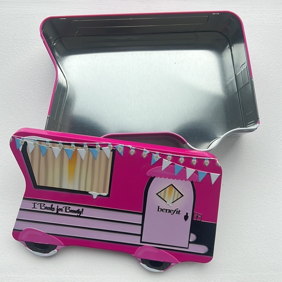 NWOT Benefit “I Brake For Beauty” Tin Cosmetic Case - Picture 2 of 2
